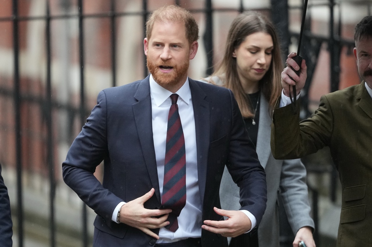 Prince Harry loses Daily Mail phone hacking suit