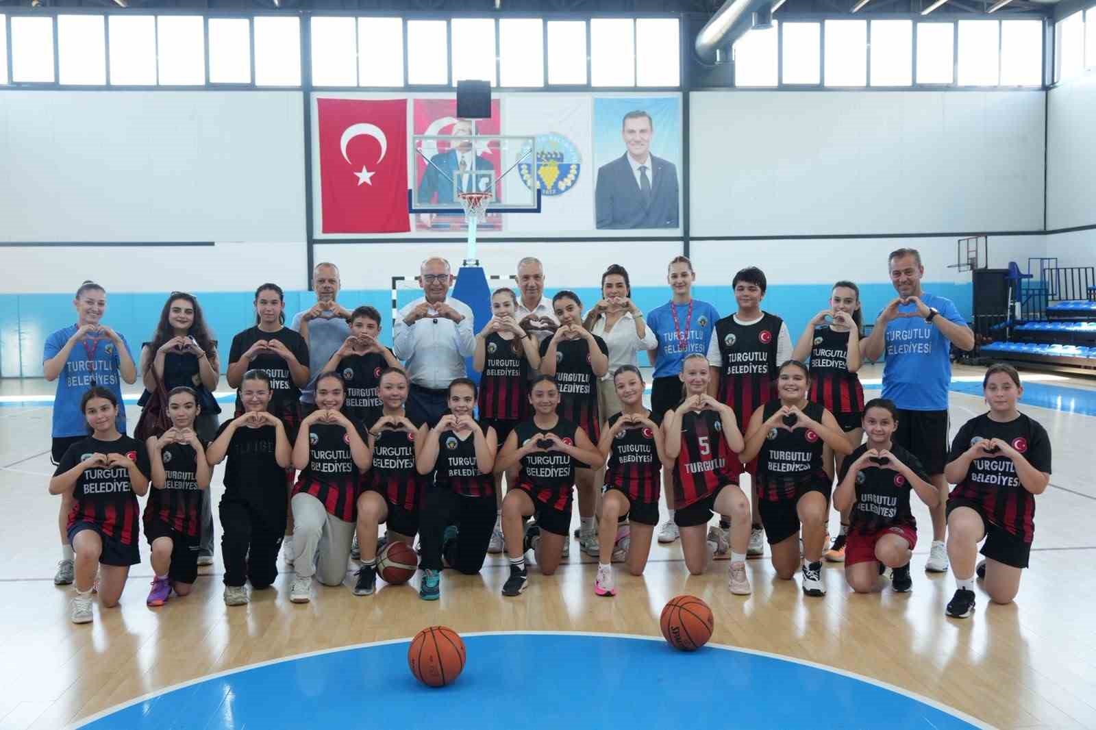 Turgutlu'da Yaz Spor Kursları Eğitimlerine Başladı