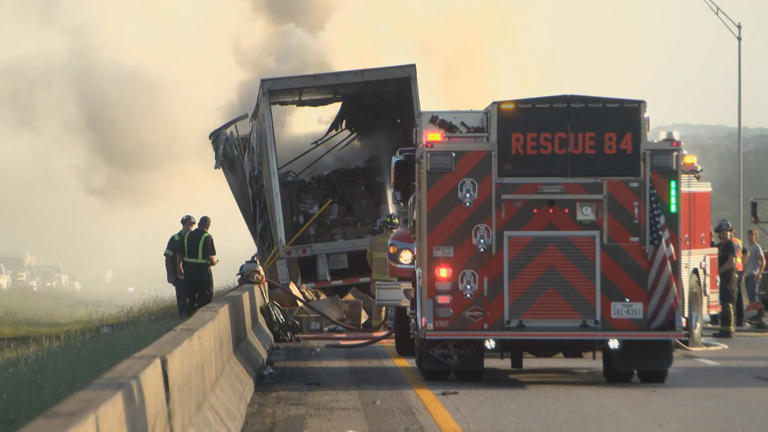 18-wheeler fire shuts down northbound US-75 in Sherman