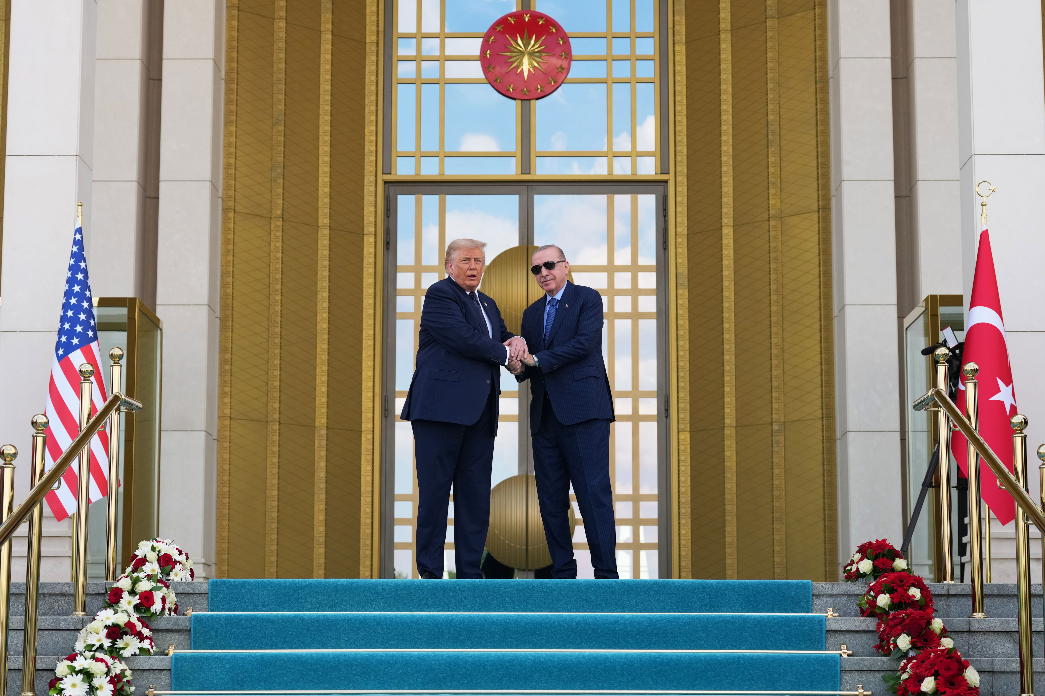 Trump praises Turkish leader, stops short of approving fighter-jet sale