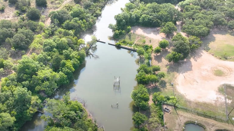 Texas' creepy, abandoned 1920s zoo has a spooky atmosphere to explore ...