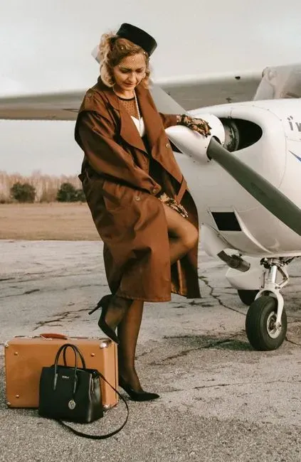 4. Footwear and Bags That Suggest Trouble in an Emergency (Image Credits: Pexels)