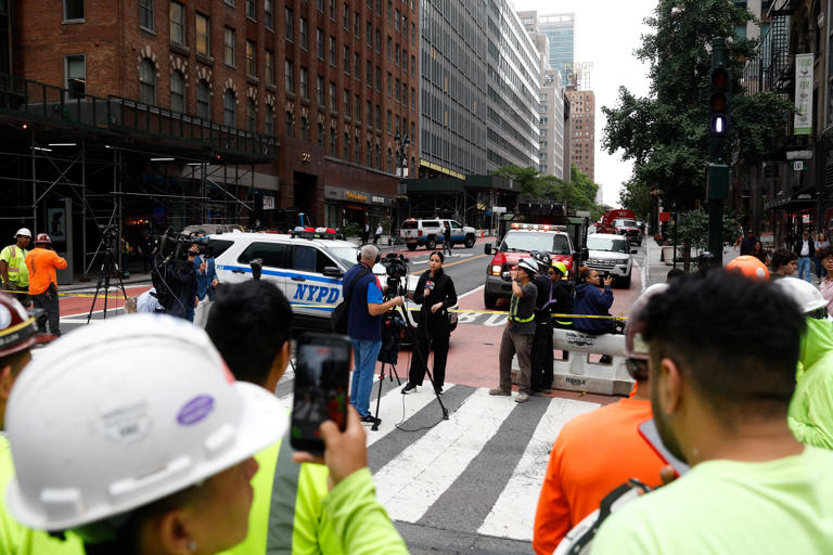 Officials warn NYC high-rise remains unstable and could collapse