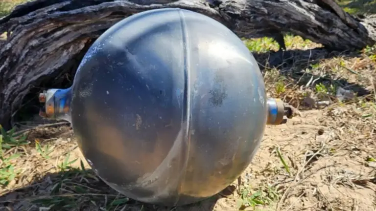 El misterio de las "bolas metálicas" que han aparecido en las playas de Australia: "Si las ven, no las toquen"