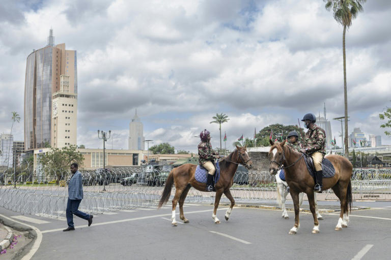 Police shut down roads around central Nairobi to prevent protests