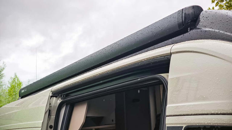 La furgoneta camper Volkswagen 4x4 de aventura con 163 CV, vista de cerca
