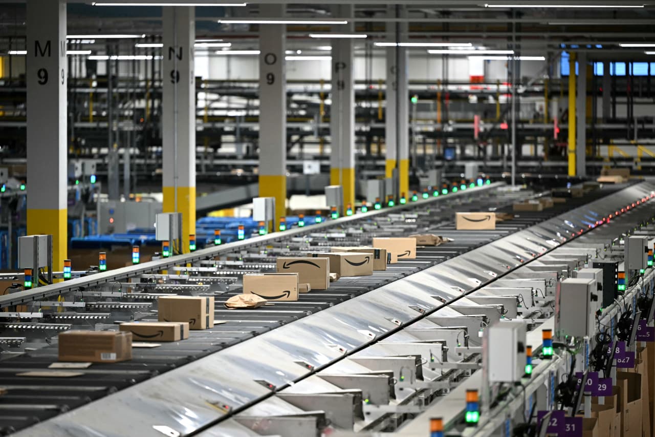Amazon taps bond market to raise money as borrowing costs stay low
