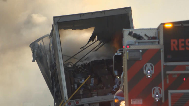 18-wheeler fire shuts down northbound US-75 in Sherman