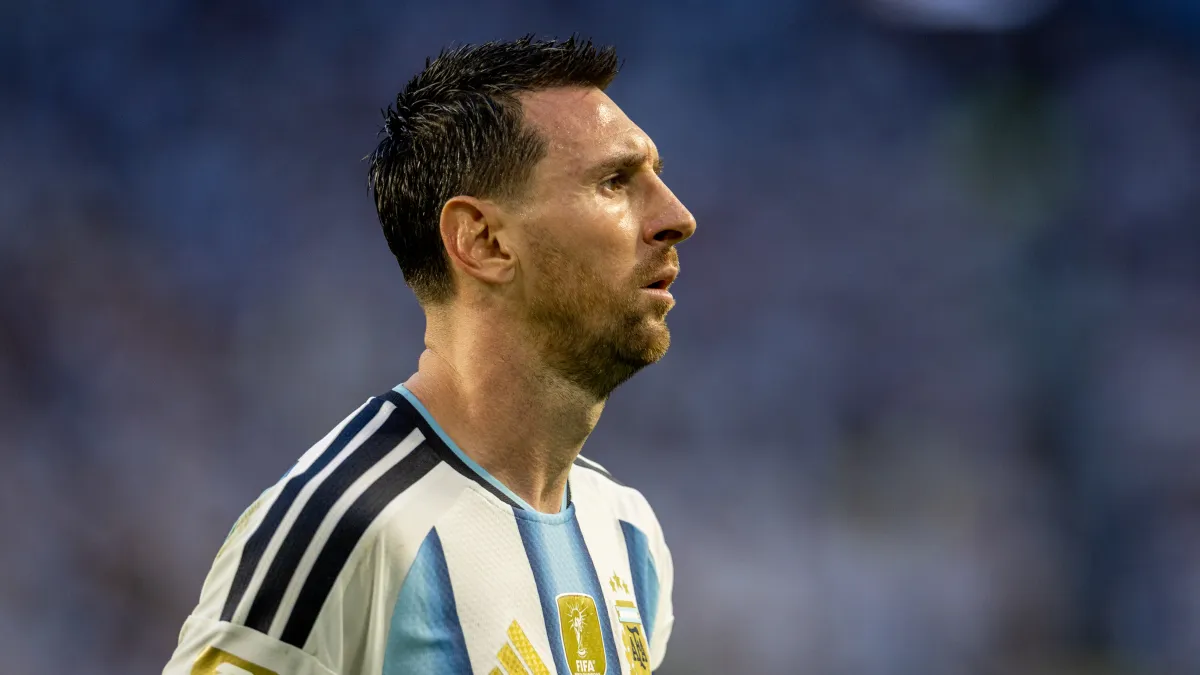 Should Argentina take Lionel Messi off penalties? Julian Alvarez and ...