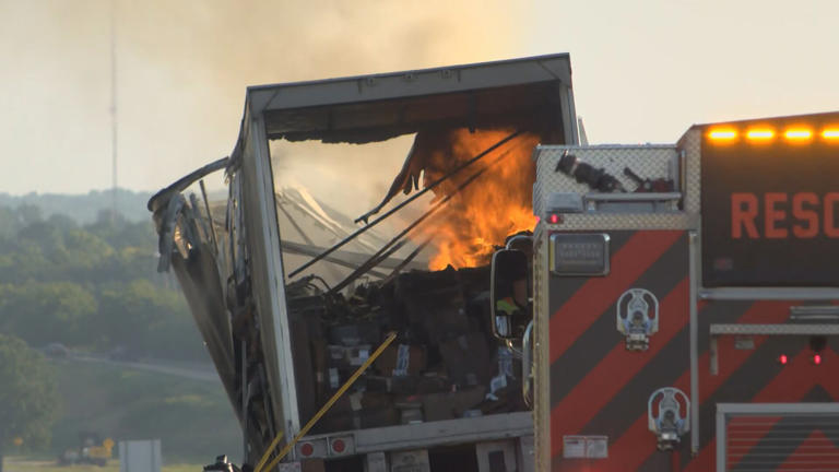 18-wheeler fire shuts down northbound US-75 in Sherman