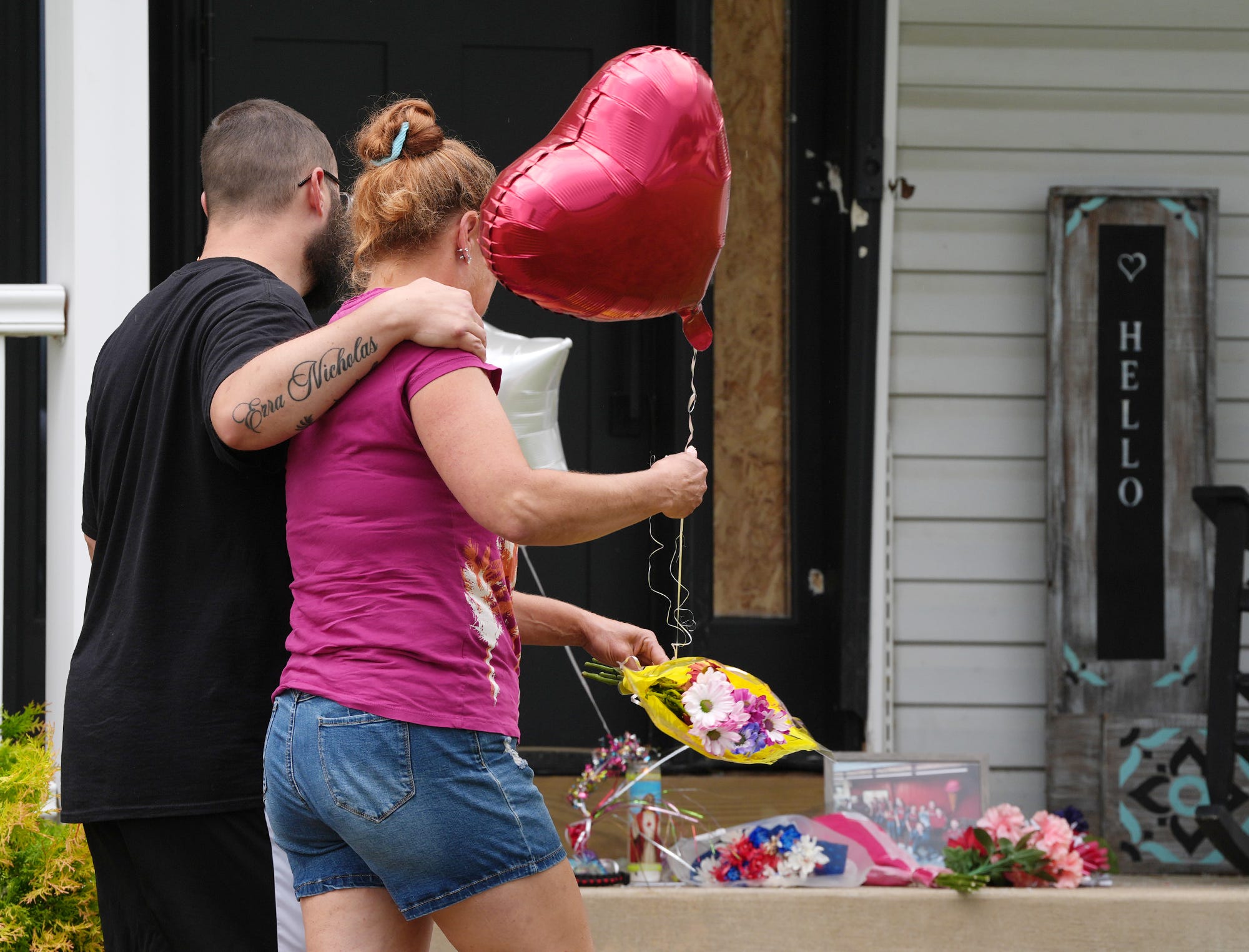 Mother and 13-year-old daughter among those killed in Ohio shootout