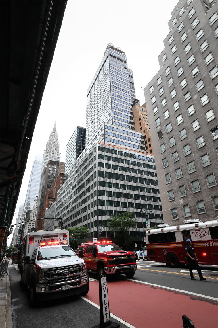 Midtown NYC building 'shifting' and in danger of 'localized collapse ...