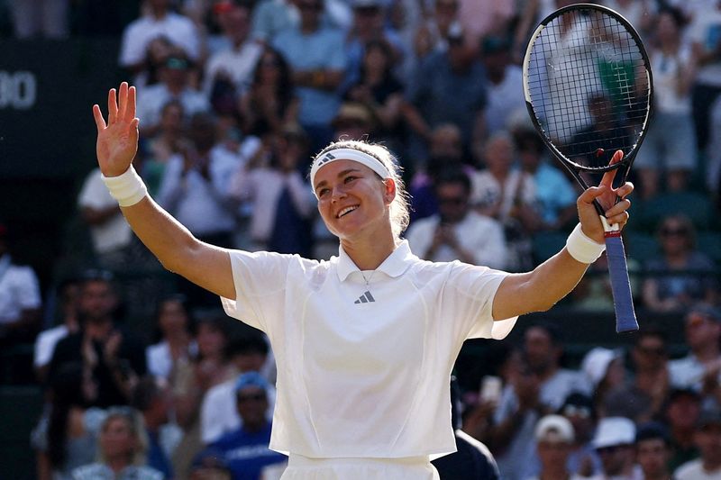 Tennis-Muchova downs Osaka to set up Gauff semi