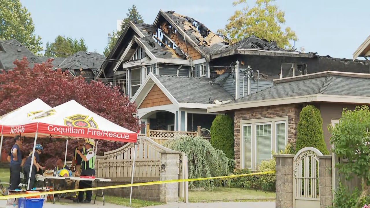 1 dead after fire engulfs 3 Coquitlam homes, officials say