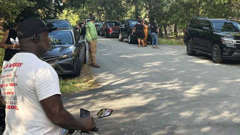 Deputies return to Javeayah’s home with coroner’s staff, search woods