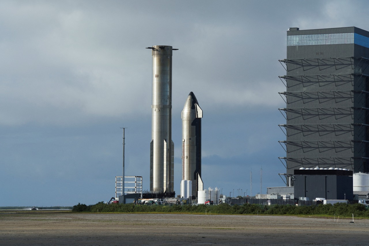 SpaceX shares stumble in Nasdaq-100 debut