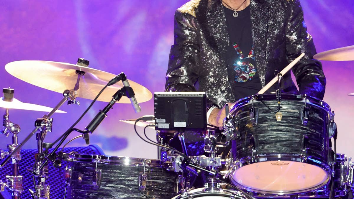 Ringo Starr teams up with Colin Hay for 'Down Under' performance at LA ...