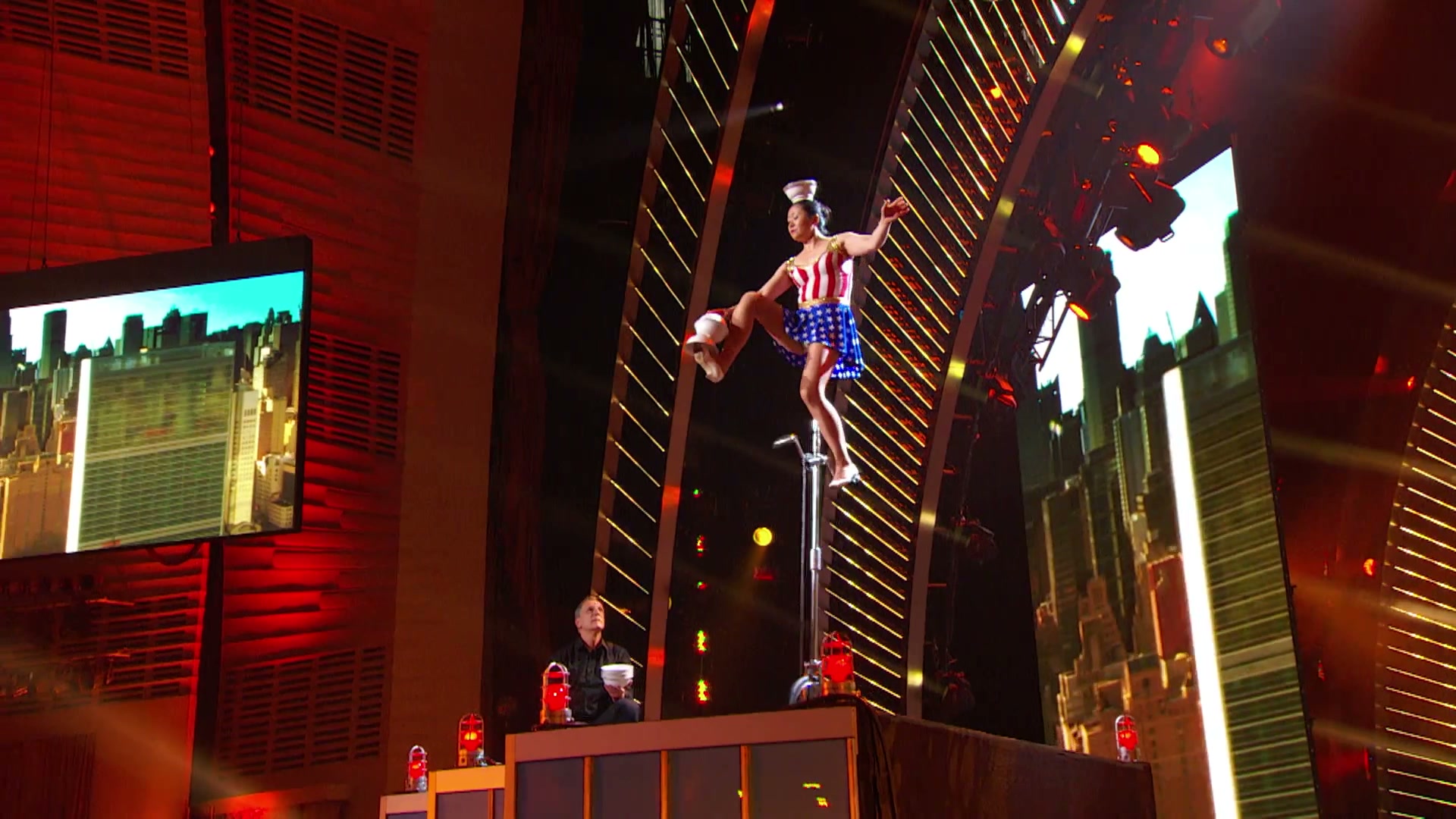 Red panda - unicyclist