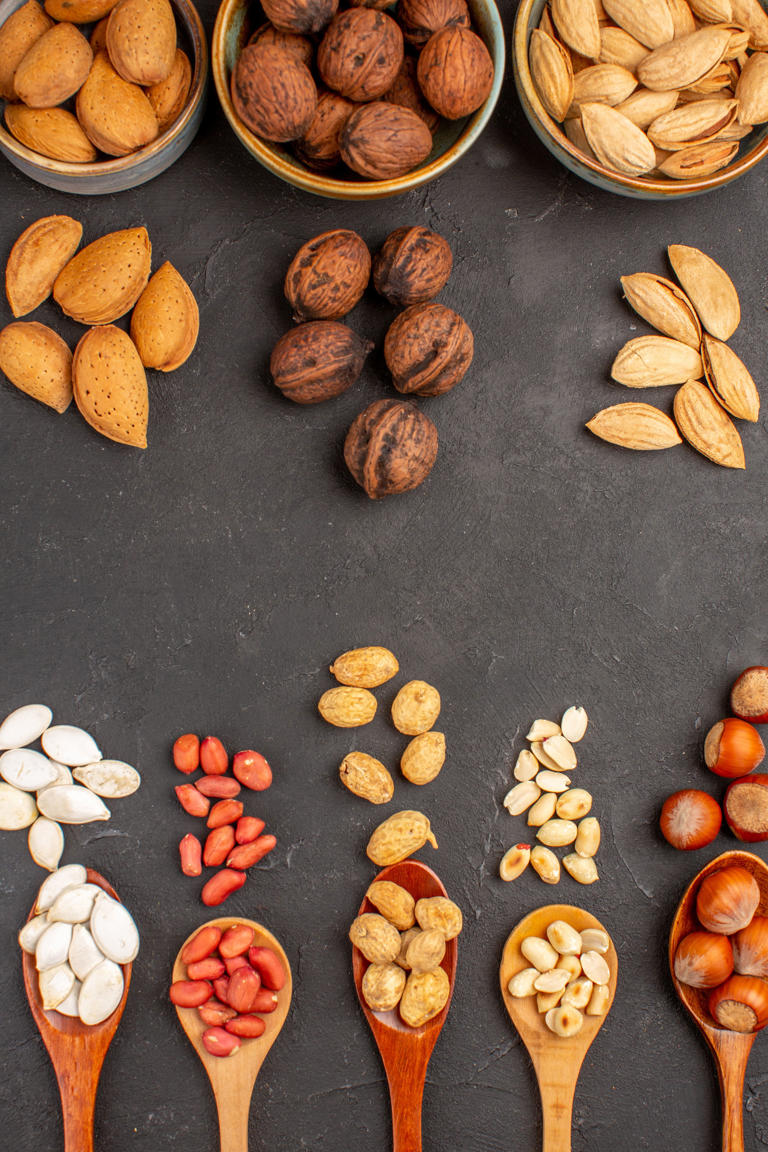 Numerosas investigaciones han demostrado que los frutos secos, consumidos con moderación, pueden contribuir a la salud cardiovascular, al control del peso y al bienestar general. Foto: Magnific.