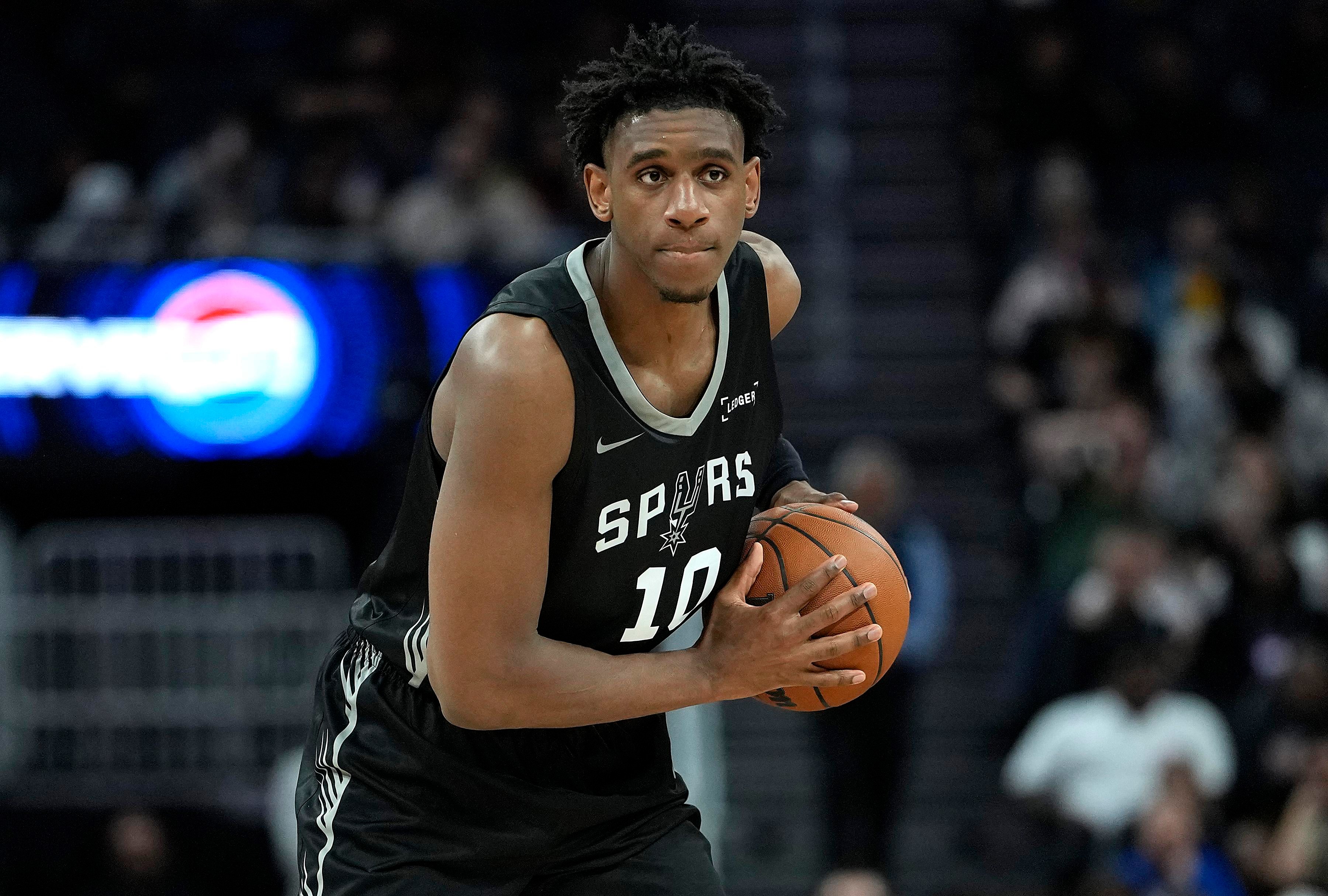 It's time for summer league basketball: San Antonio Spurs vs Atlanta Hawks