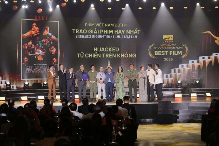 'Tử chiến trên không' vượt 'Mưa đỏ' thắng giải phim Việt hay nhất