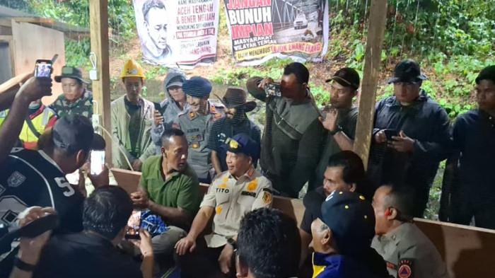 Mendagri Pantau Jembatan Enang-Enang di Bener Meriah Meski Hujan