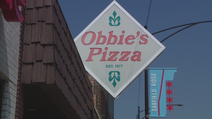 Garfield Ridge pizza restaurants unite after fire closes neighborhood pizzeria