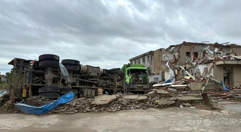 中国で猛烈な嵐 ダム決壊、竜巻、土砂崩れ…各地で甚大な被害