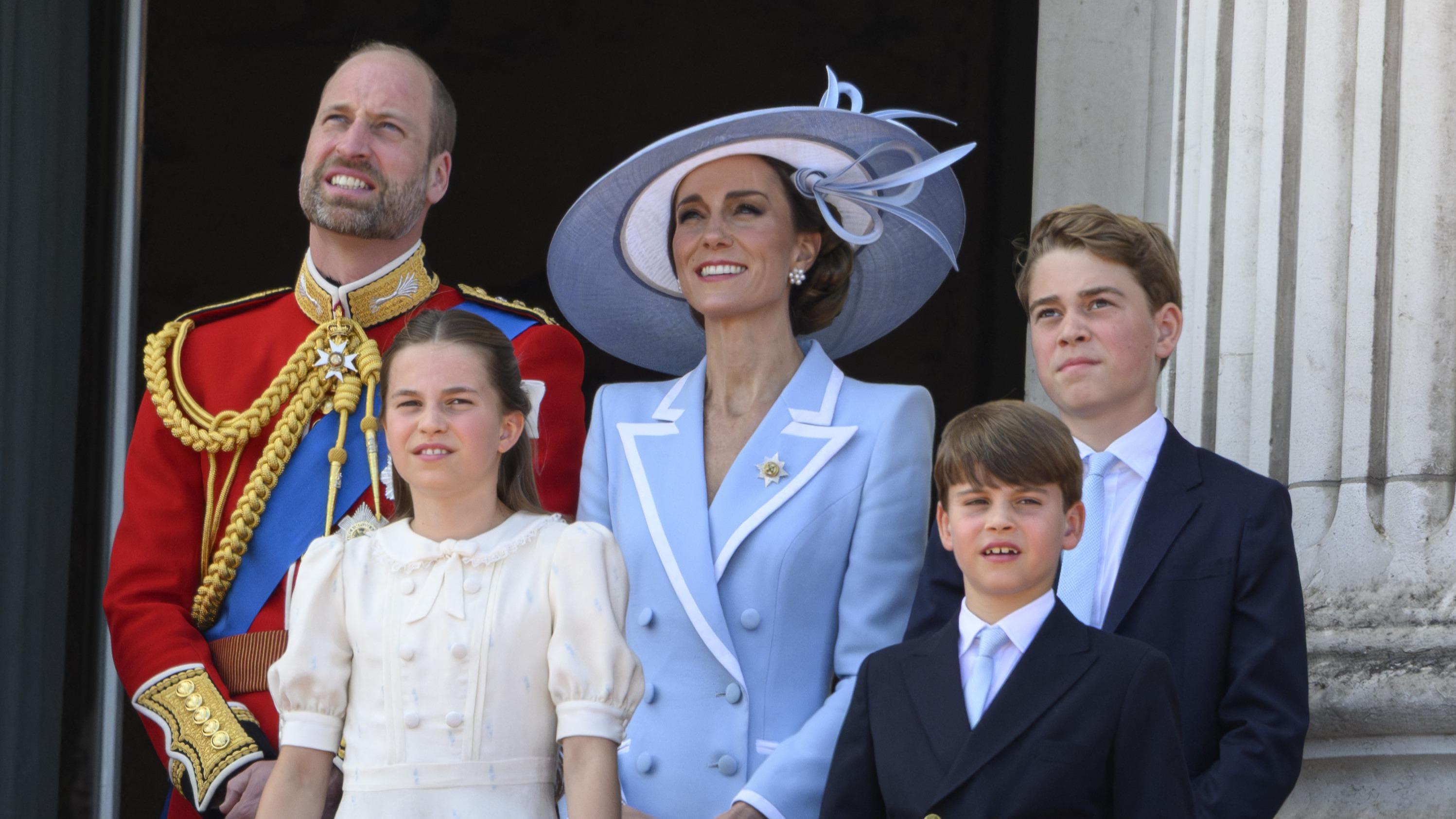Le prince George grandit à vue d’œil : mais au fait, quelle est la taille de William, Kate et leur fils aîné ?