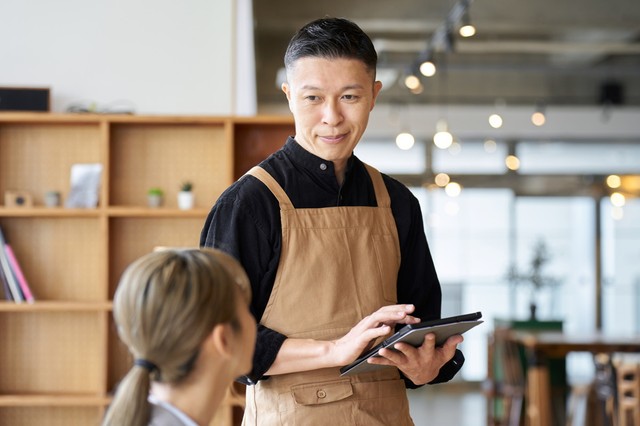 40〜65歳のアルバイト4割超が「年下上司」のもとで勤務 氷河期世代が抱える心理的距離と評価への納得感に課題も