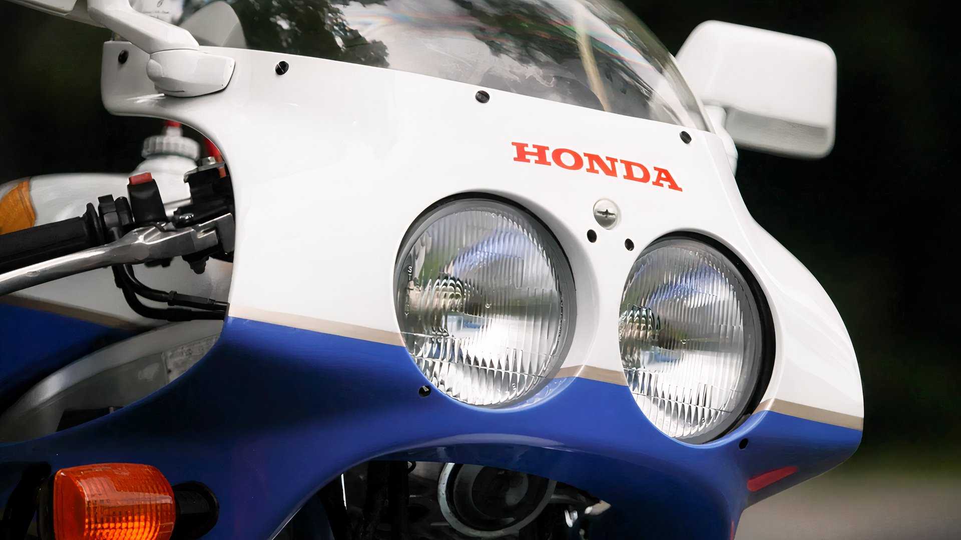 1988 Honda VFR750R RC30