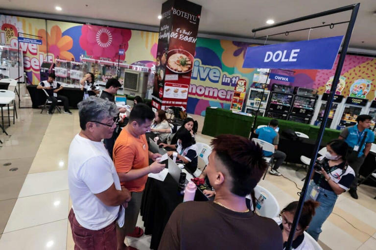 Jobless Filipinos rise to 2.5M in May