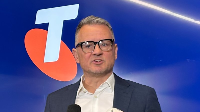 Telstra identifies secondary outage issue as senator reports 'tragic death'