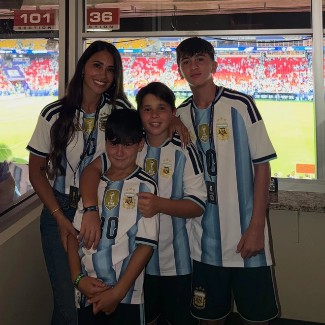 Vợ Messi 'nói không nên lời' sau chiến thắng ngoạn mục của chồng