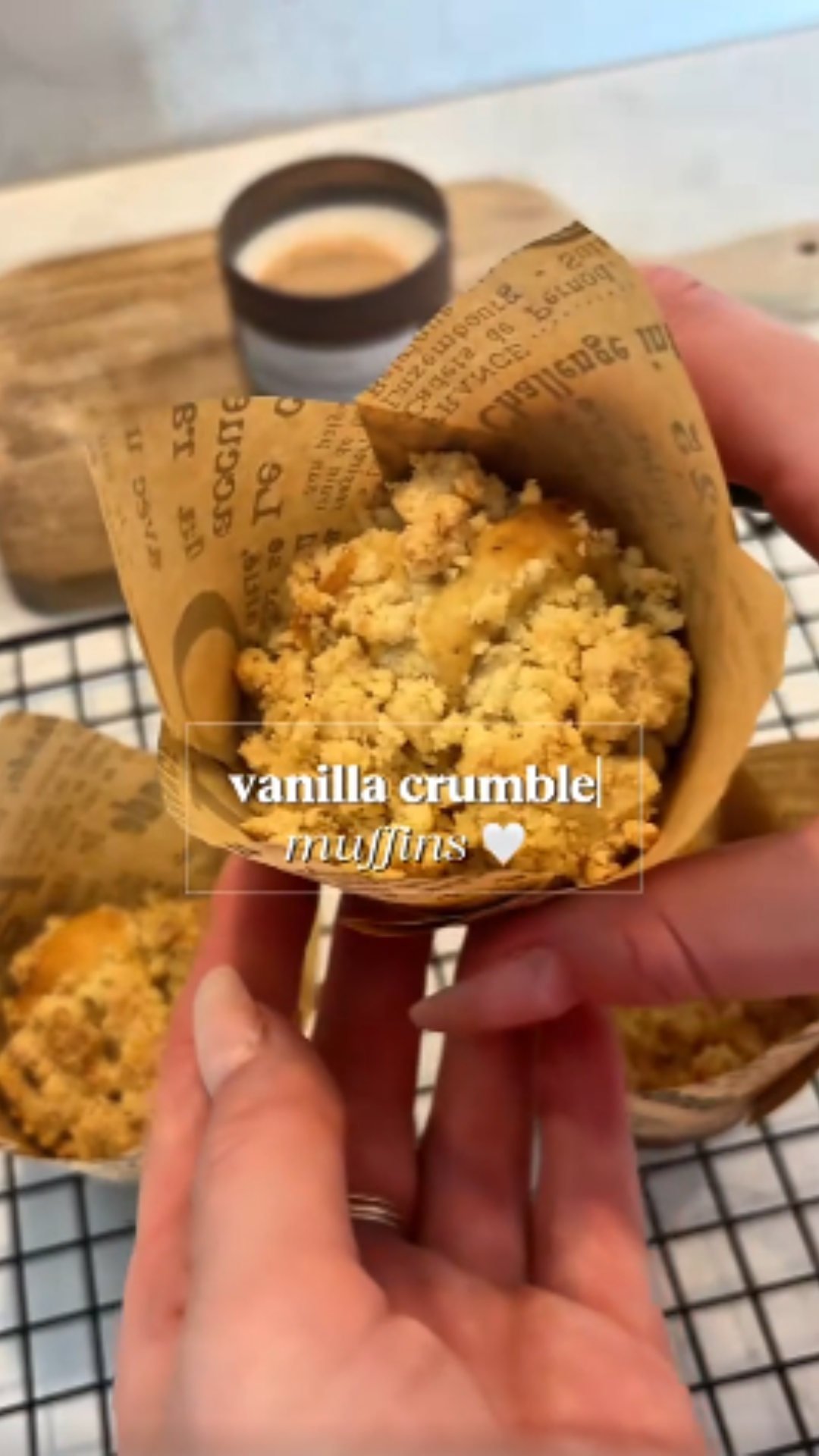 How to make bakery style vanilla crumble muffins at home