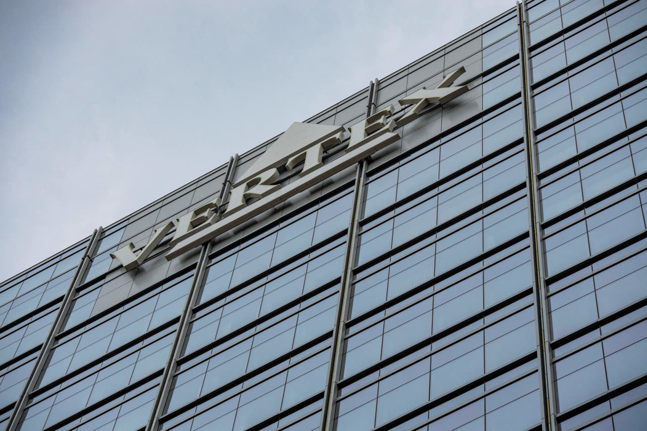 How to ride the $2.6 trillion merger boom with high-growth stocks