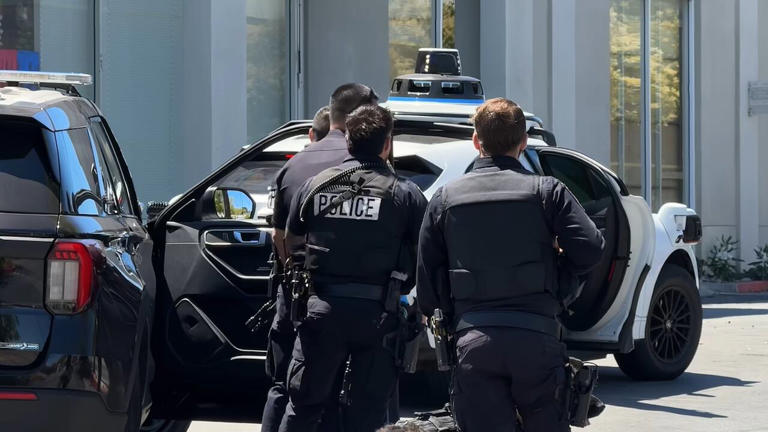 Waymo car delivers misbehaving teens to California police