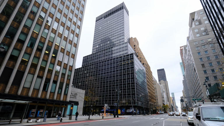 NYC Pfizer building developer tries to downplay collapse risk — insists ...