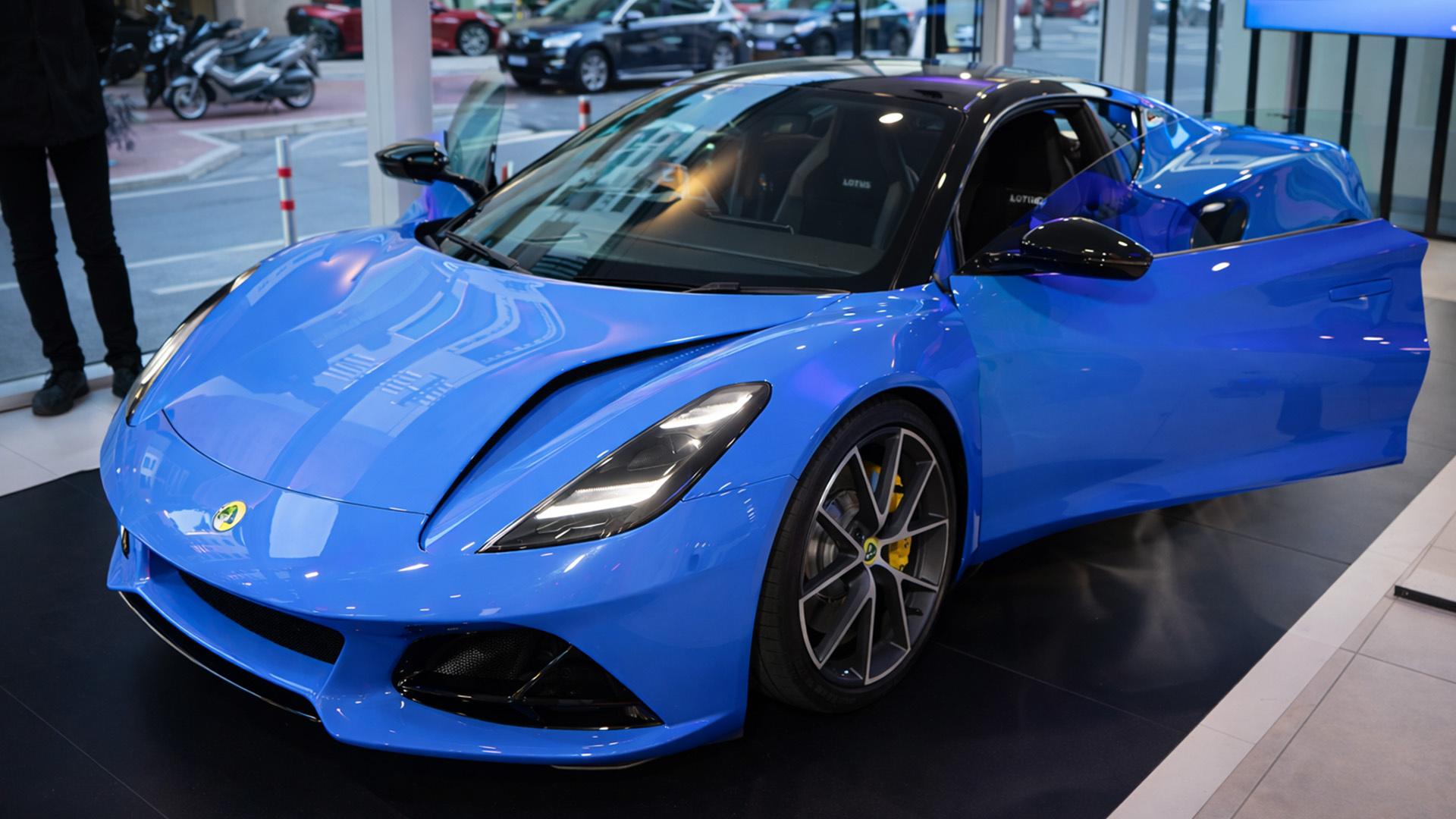 Detailed look at the Lotus Emira’s cabin and body design
