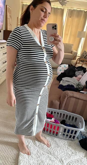 pregnant reviewer rocking black and white version