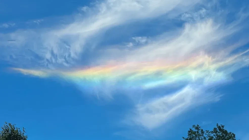 Cloud iridescence: Why some clouds glow with rainbow colors