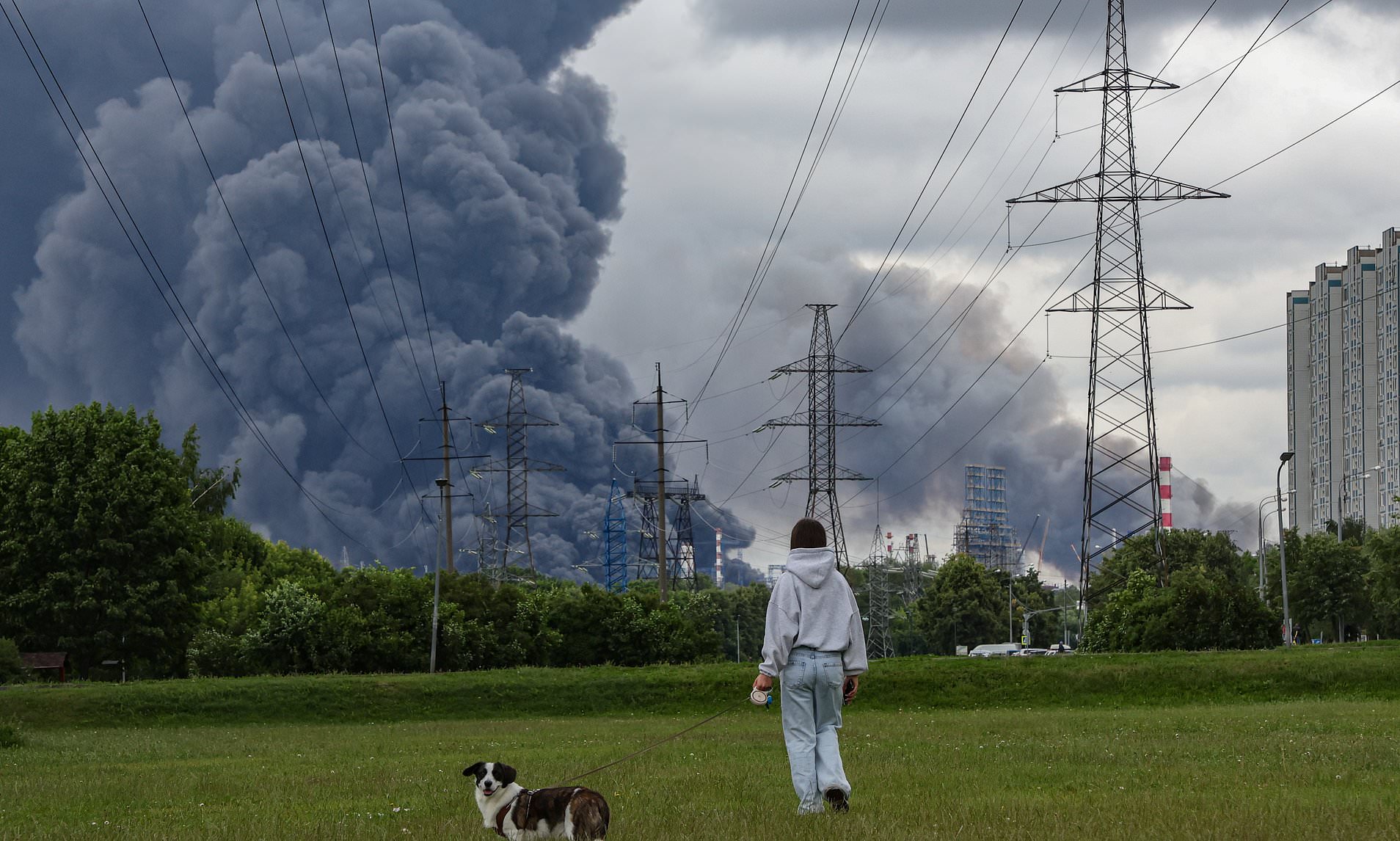 Fights break out at Russian fuel stations as Ukraine continues to hit Putin's oil refineries