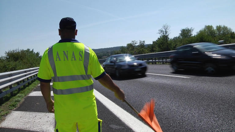 Tamponamento in galleria, due feriti e traffico rallentato sulla A19