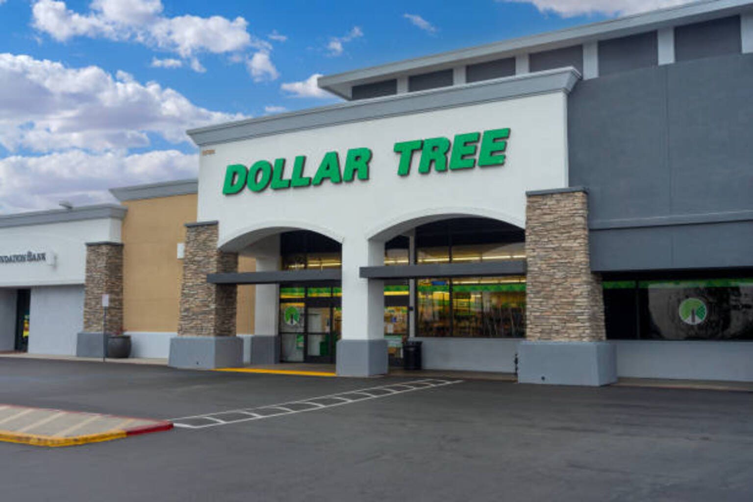 Dollar Tree earns upgrades at Raymond James, Goldman Sachs