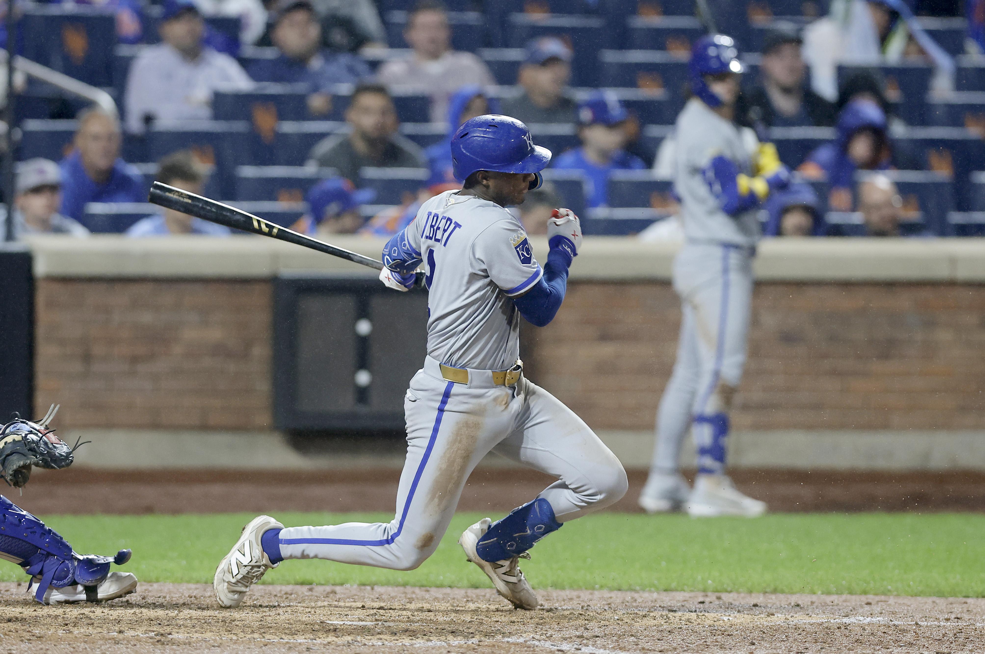 Royals' Tolbert equals consecutive hits record