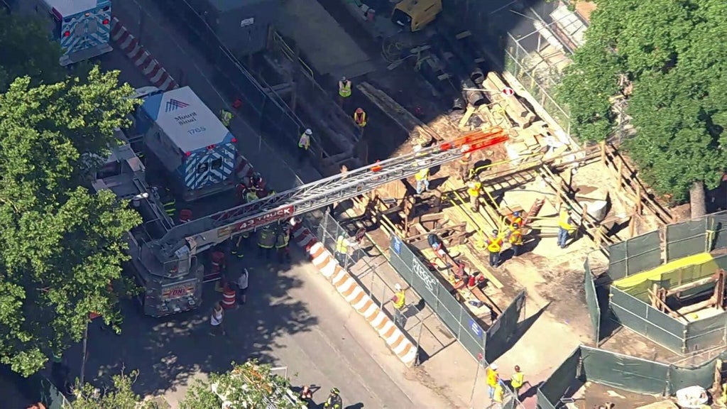 Construction worker falls down hole in Harlem, FDNY says