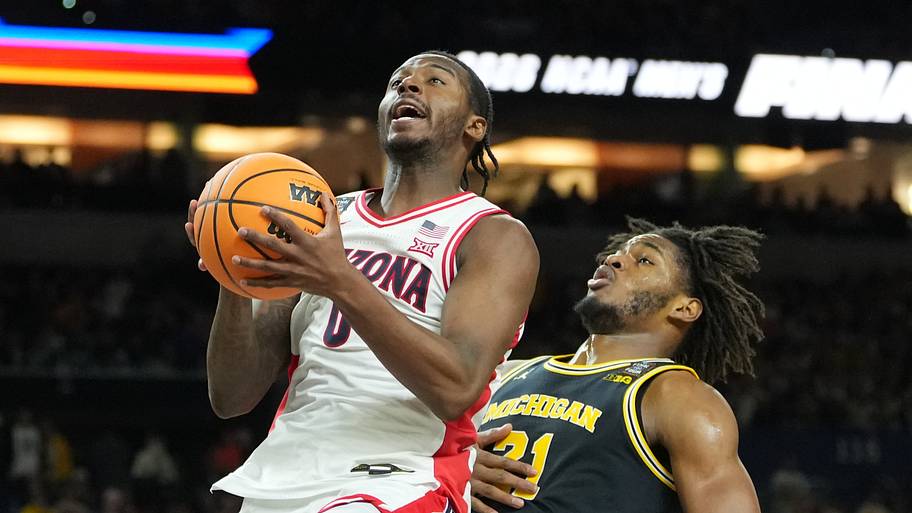 Arizona Wildcats guard Jaden Bradley shoots against Michigan Wolverines forward Morez Johnson Jr