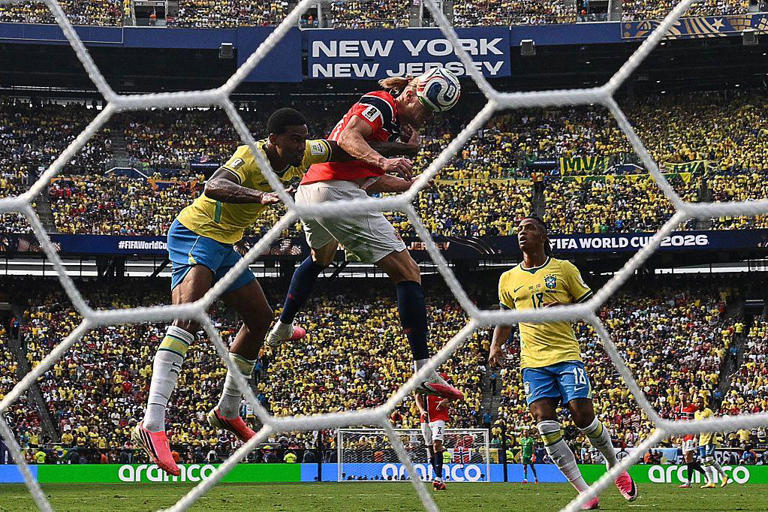 Erling Haaland en su esplendor: el primer gol frente a Brasil por los octavos de final del Mundial.