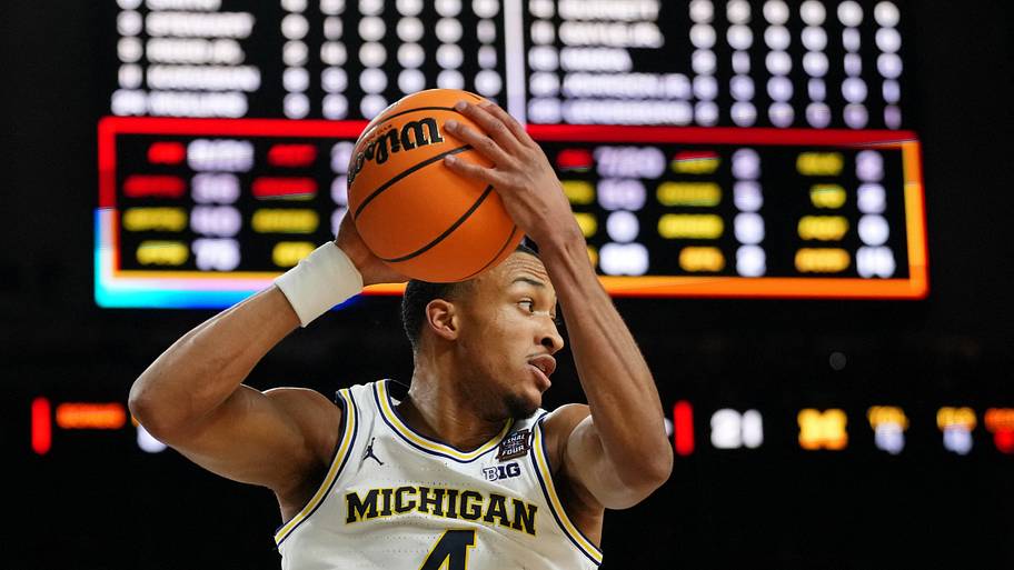 Michigan Wolverines guard Nimari Burnett controls the ball against the UConn Huskies