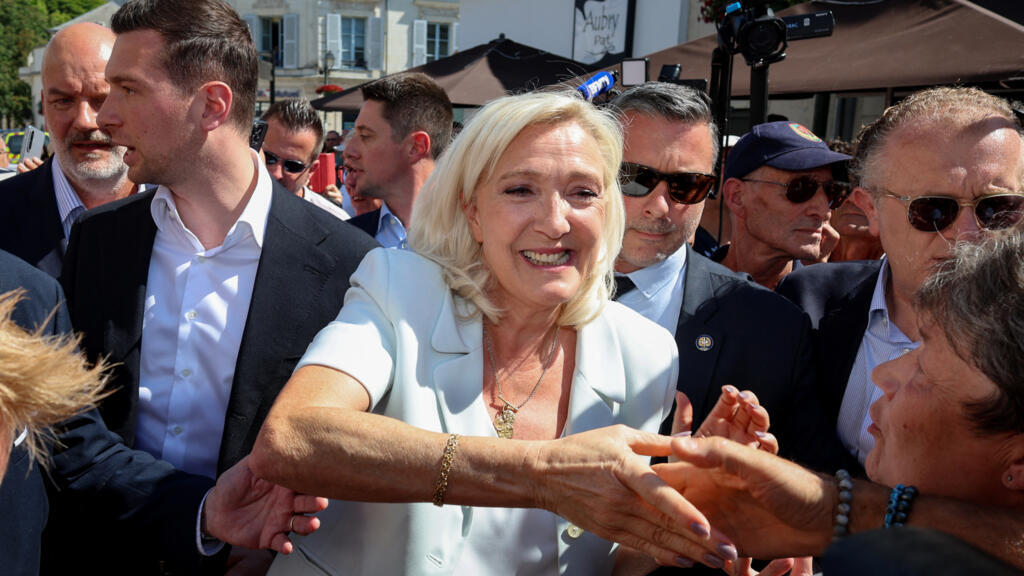 Candidate La Pr sidentielle Malgr Sa Condamnation Marine Le Pen 